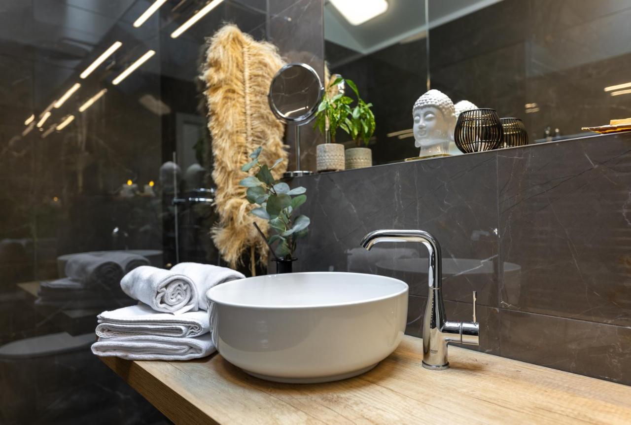 Luxurious, Charming Studio Perfect For Couples Prague Ngoại thất bức ảnh